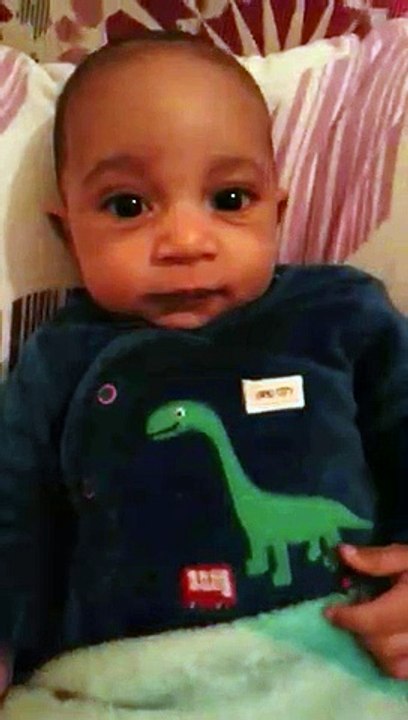 10 weeks baby talks back . sooo cute !!