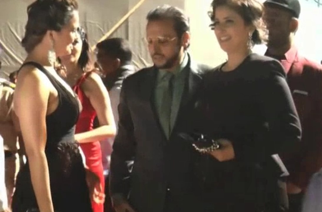 OMG ! Manisha Koirala FALL DOWN at UMANG Festival 2016.