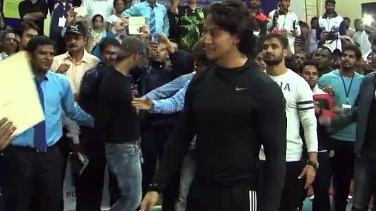 Tiger Shroff performs LIVE Martial Art stunts at National Taekwando Championship 2016.