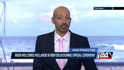 Modi welcomes Hollande in New Delhi during official ceremony