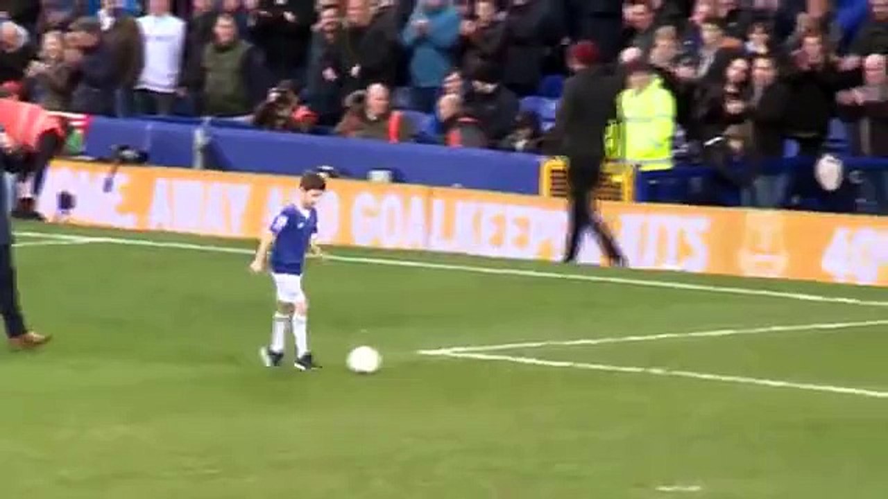 Young everton fan gets the biggest cheer of life (Funny Videos 720p)