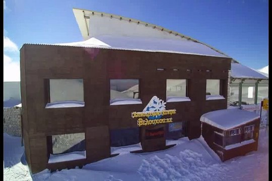 Το χιονισμένο Βελούχι από ψηλά ...πλάνα από drone
