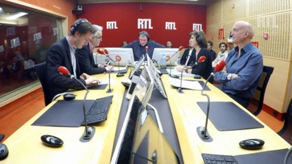 "François Hollande ne devrait parler qu'en off", dit Pascal Praud