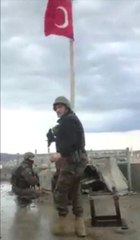 Pöh ve Jöh 'Bayrak' Şiiri Eşliğinde Cizre'ye Türk Bayrağı Çekti