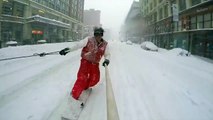 Ski et snowboard en plein Times Square pendant la tempête Jonas.
