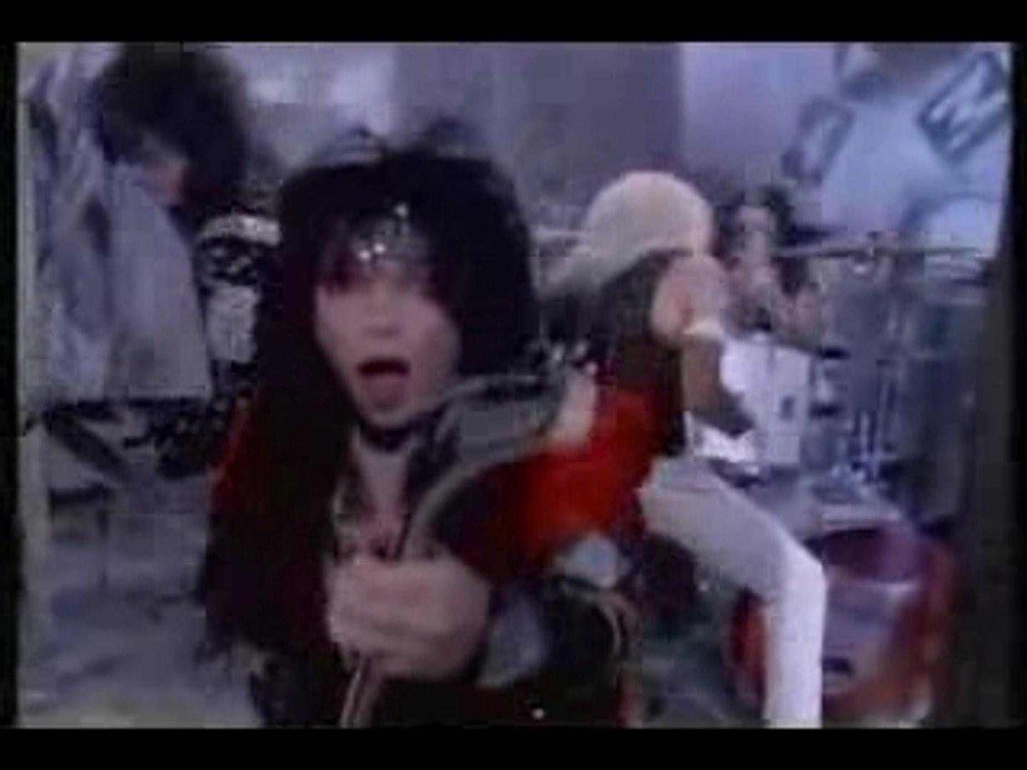 Motley Crue - Smokin' In The Boys Room - video Dailymotion