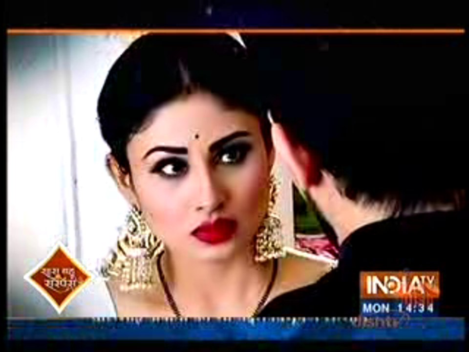Naagin 25th January 2016 Naagin aur Nevle ko Ek doosre ke Karib dekh Kar Ritik ko Laga Shock