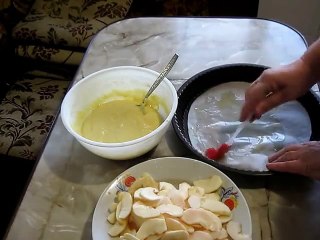 Бисквитный пирог с яблоками