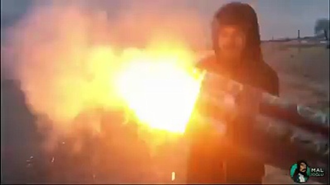 Havai Fişekten Minigun Yapan Gençler