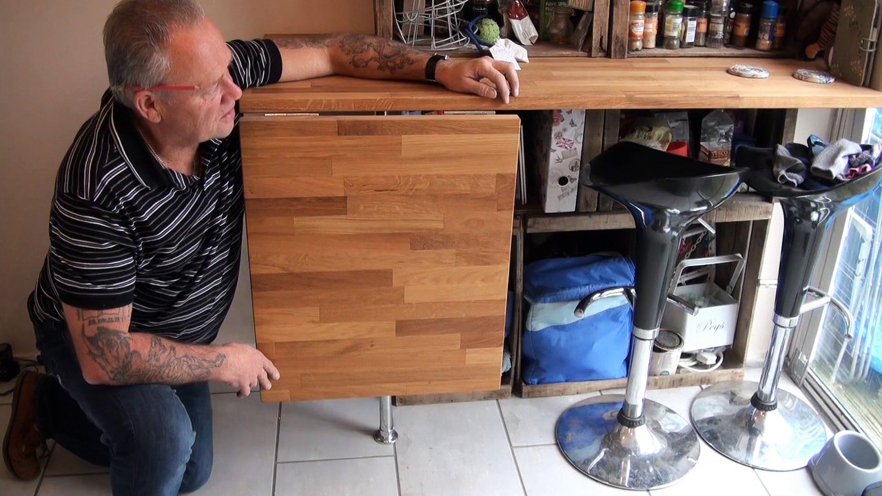 Drop down breakfast bar or extra worktop space