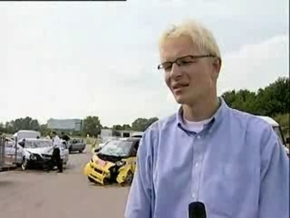 Smart-vs-mercedes class-s crash test