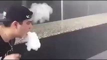 OMG - Vraiement balaise avec sa chicha!