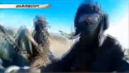 Украинские военные используют дуло танка для селфи