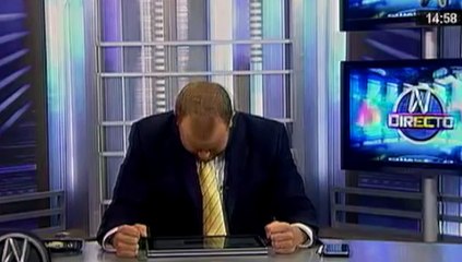 Presentador despide el informativo a lo Kylo Ren en Star Wars