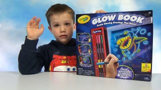 Макс рисует мультики Крайола Глоу Бук набор для творчества Crayola Glow Book unboxing toy