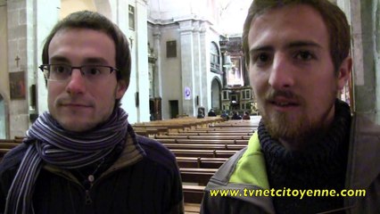 "Dieu est amour" nous chantent des séminaristes, à Chambéry....c'est pas gagné !