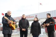 Grup Yorum'dan Can Dündar ve Erdem Gül'e  'Çav Bella'lı destek
