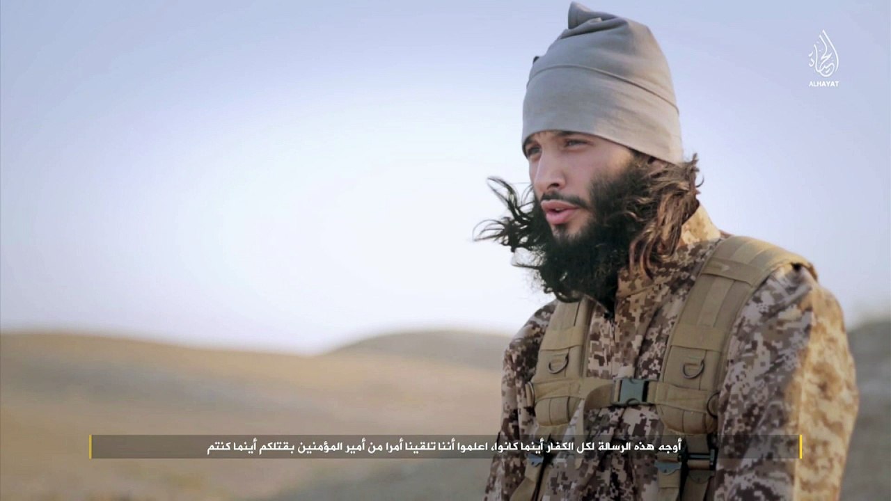 EI publica vídeo dos autores dos atentados em Paris