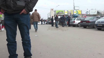 Aksion policor, largohen shitësit ambulant përpara Bit Pazarit
