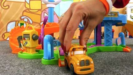 Çizgi Film Bus ve Spedy oyun parkında sayı küplerini kaydırıyor