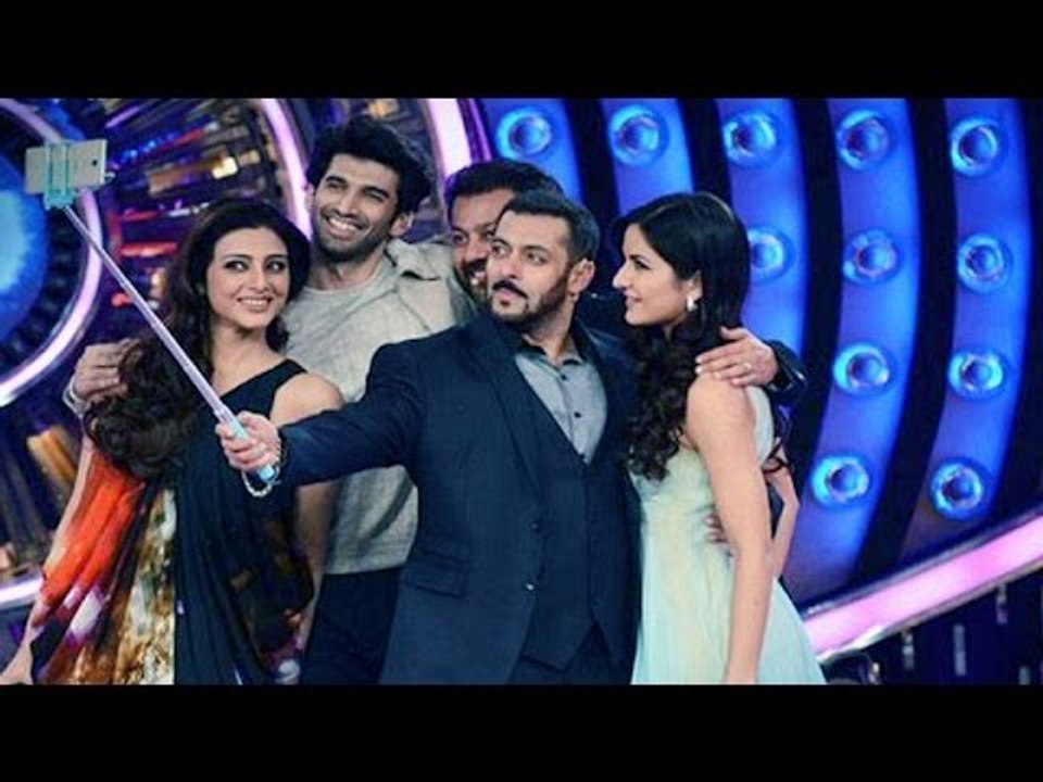 Salman Khan & Katrina Kaif Takes SELFIE @ Bigg Boss 9 Double Trouble Grand Finale