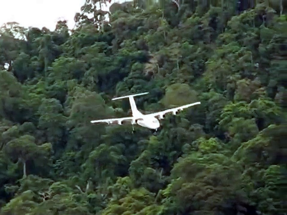 Crosswind landing on Tioman Island, Malaysia Big Planes