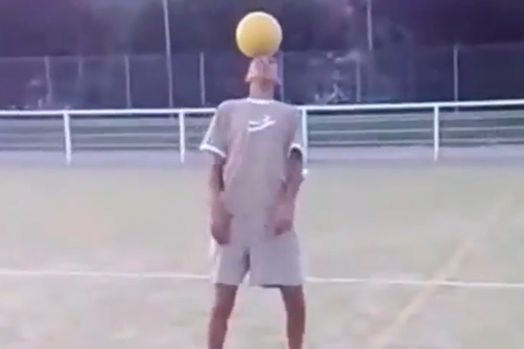 Zap Foot du 25 janvier: A 17 ans Mahrez impressionnait déjà, la frappe monstrueuse à plus de 30m de Vilhena, Messi a fait un heureux à Malaga etc.