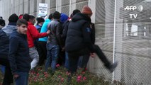 Calais : des migrants s'invitent sur un ferry et bloquent le port