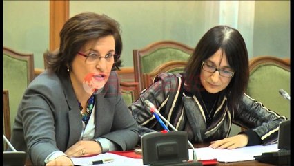 Shërbimet ndaj qytetarit, opozita: Qytetarët në radhë për kartën e shëndetit- Ora News