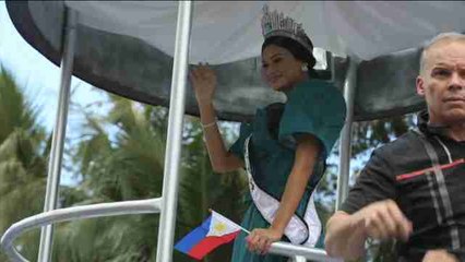 Manila homenajea en un desfile a Miss Universo 2015