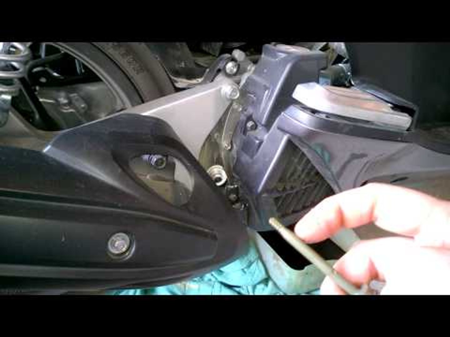 guida: come cambiare l'olio motore allo scooter Honda pcx - Video  Dailymotion