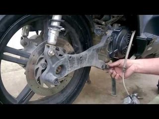 come smontare e sostituire ruota posteriore scooter kymco agility remove and replace the rear wheel