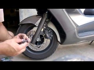 guida: come sostituire le pastiglie dei freni anteriori allo scooter honda sw-t