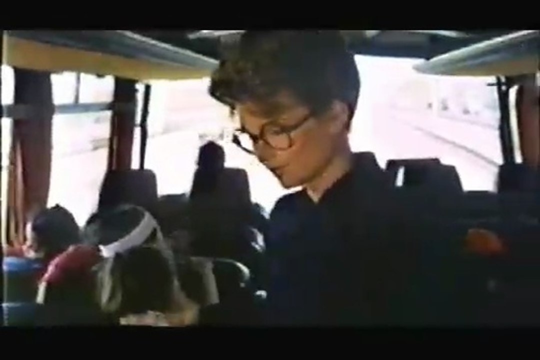 Regarde avec mon bébé il adore ces un vieux films qu'on regarder quand on n'était petit