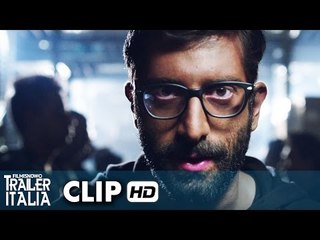 The Pills - Sempre Meglio Che Lavorare Clip 'investitura bangla' [HD]