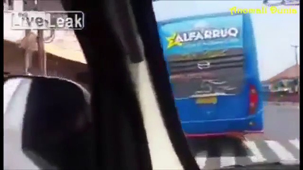 3 Aksi Supir Bus Paling Nekat Dan GIla, Gokil Abis