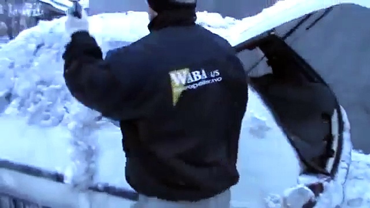 Лед с машины кувалдой. Зверство над машиной