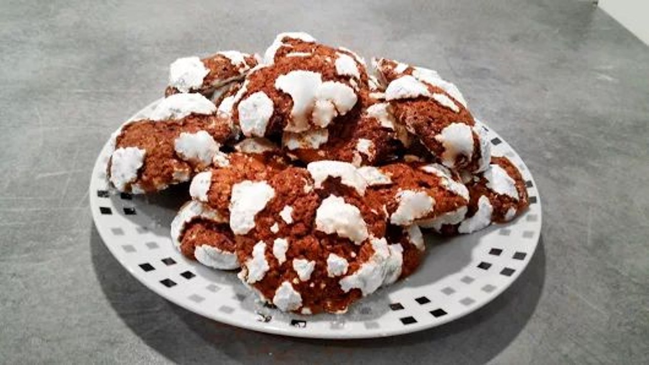 Recette facile de Biscuits au chocolat et sucre glace ( craquants, cookies, sablés, gateaux)