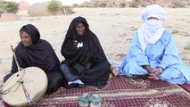 Tuareg-Frauen fiedeln wieder auf der Imzad