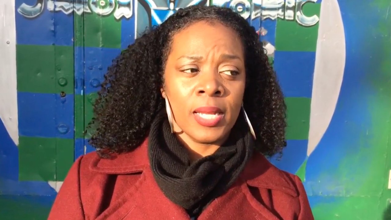Detroit teachers describe falling tiles, mice in public schools