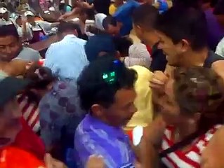 Vea la reacción de estas personas por comprar jabón en un abasto de Guatire