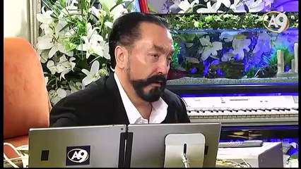 Hz. Mehdi (as) yeşil gözlü ve yanağına doğru sakalı düzenlenmiş bir gençtir