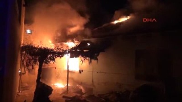 Konya-Gözyaşları İçinde Evinin Yanışını İzledi