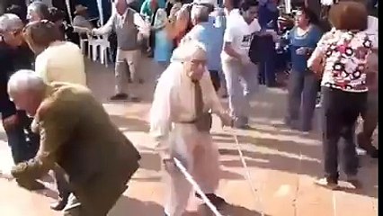 LOL - Papi enflamme la piste de danse!