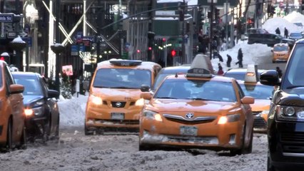 New York begins clean-up after historic snowstorm