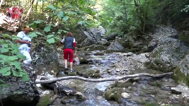 Russian amazons - hot bikini girls in Crimea / Chicas rusas en bikini