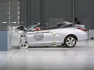 2007 Toyota Camry Solara moderate overlap IIHS crash test