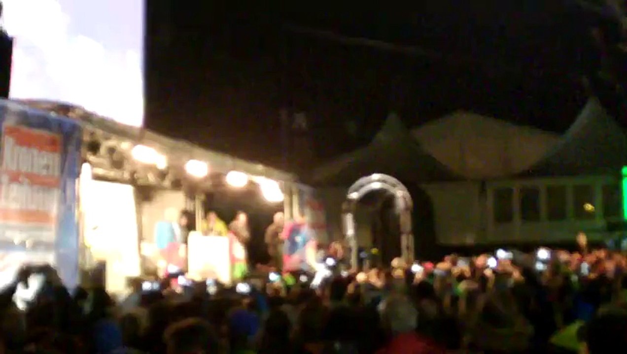 Schladming: Pinturault se jette dans la foule comme une rock-star