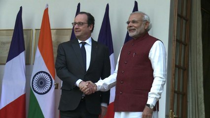 Inde: Hollande achève sa visite par le défilé du Republic Day