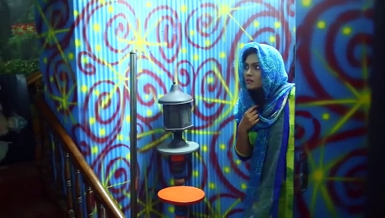 আপনার ওড়নাটা সরাই ফেলেন - দেখে নিন_Bangla Funny Video